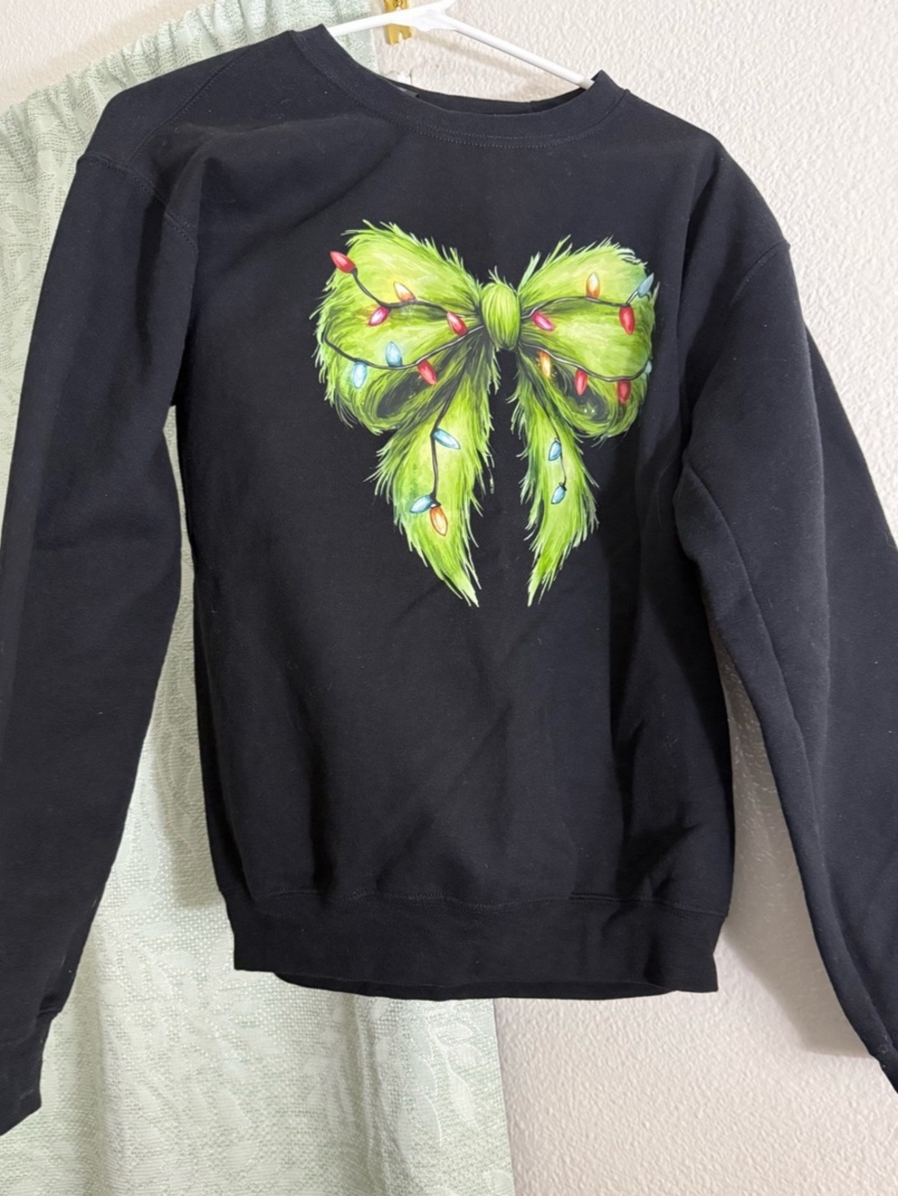 Dr. Seuss The Grinch The Grinch - Bow Lights Graphic Fleece Sweatshirt Black